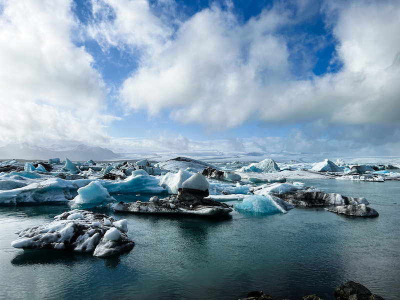 Gletscherlagune mit Eisbergen